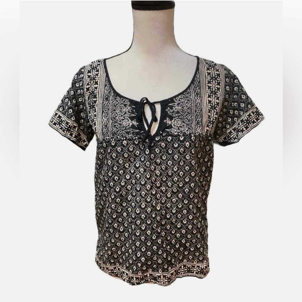 American Eagle women’s size M tie up front blouse with rollup button sleeves